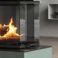 Photo d'une cheminée dans un salon.